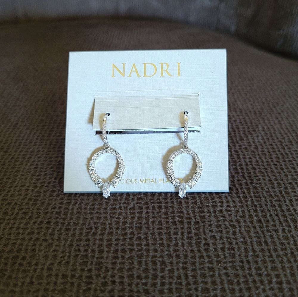 Nadri Silver🤍 Egg Shaped Cubic Zirconia💎 Drop Earrings - Picture 1 of 15